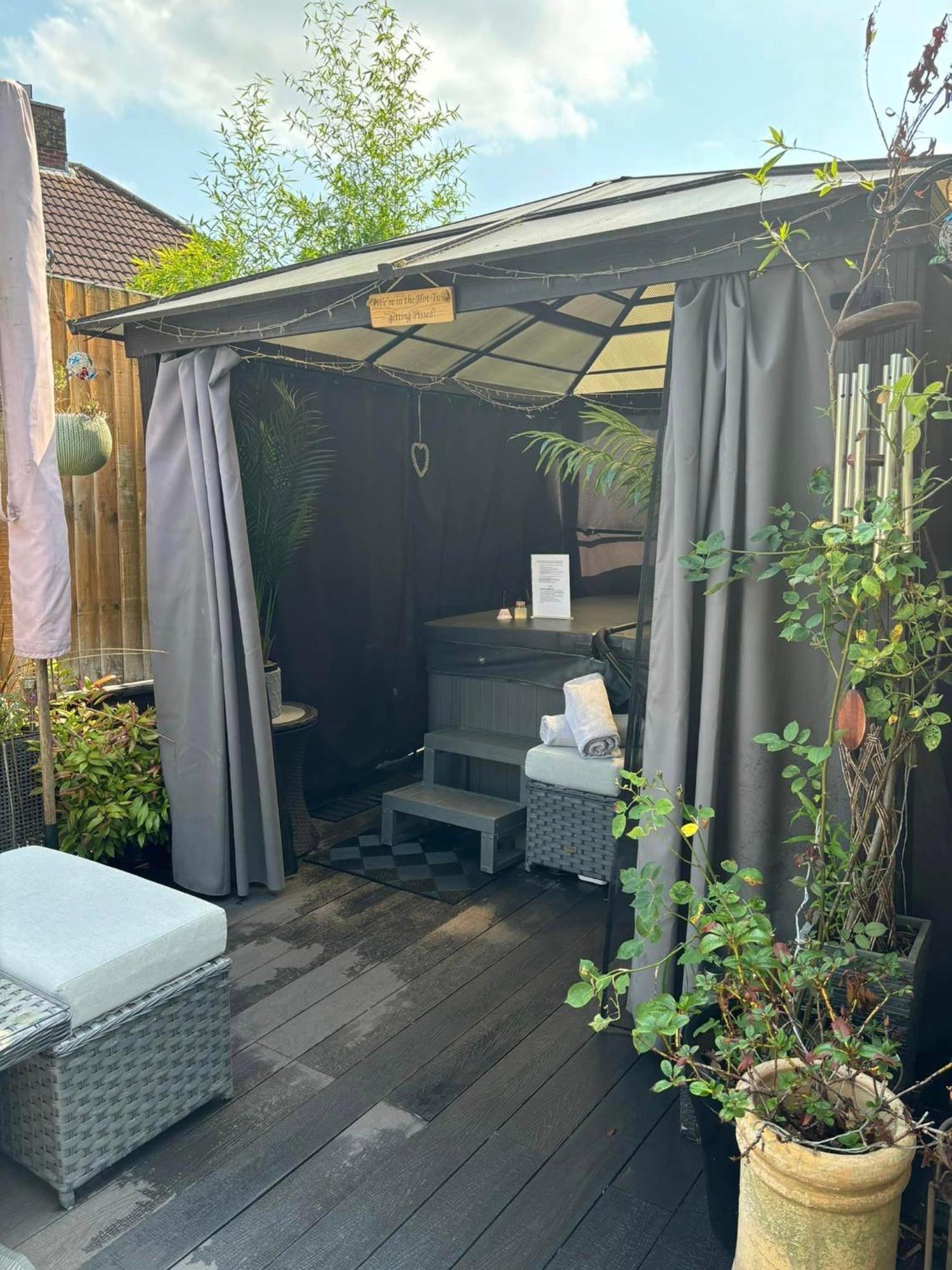 Secret Gem 1 Bed Garden Flat Private Luxury Hot Tub Apartamento Bournemouth Exterior foto