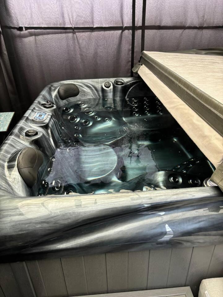 Secret Gem 1 Bed Garden Flat Private Luxury Hot Tub Apartamento Bournemouth Exterior foto