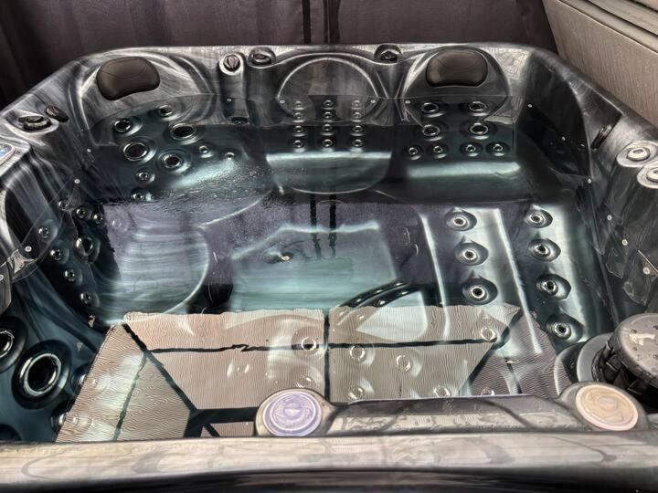 Secret Gem 1 Bed Garden Flat Private Luxury Hot Tub Apartamento Bournemouth Exterior foto