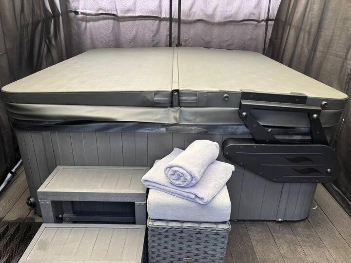 Secret Gem 1 Bed Garden Flat Private Luxury Hot Tub Apartamento Bournemouth Exterior foto