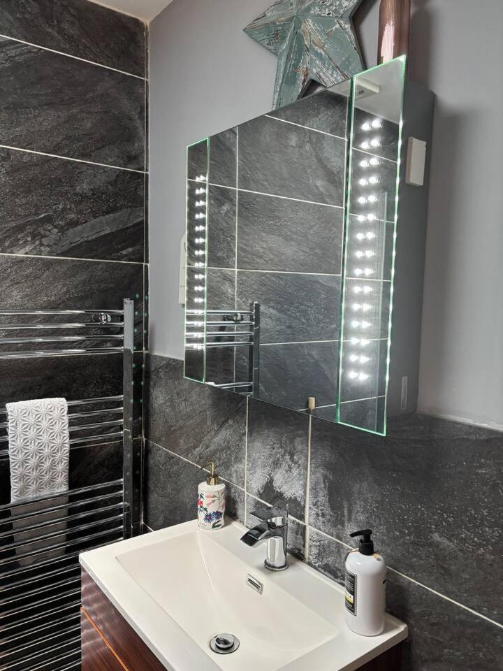 Secret Gem 1 Bed Garden Flat Private Luxury Hot Tub Apartamento Bournemouth Exterior foto